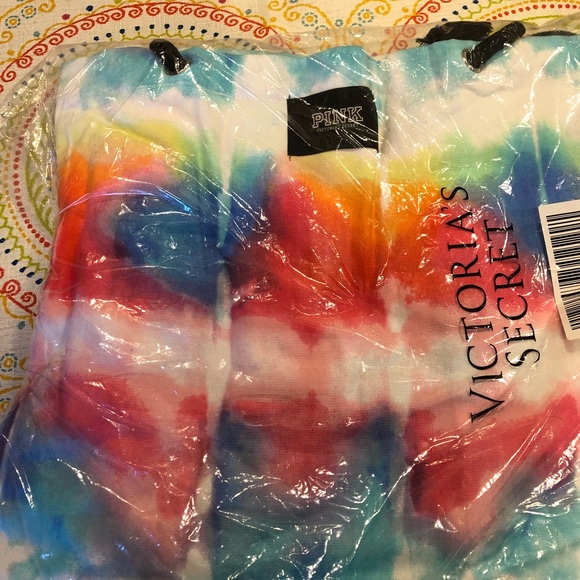 LAST ONE!!!!   BNWT Pink Victoria’s Secret Packable Towel Tote - Picture 3 of 5